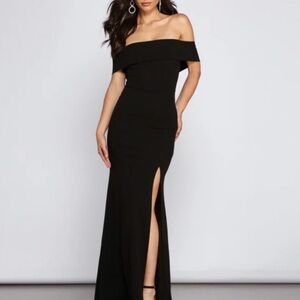 Windsor Black Off-Shoulder Formal Dress